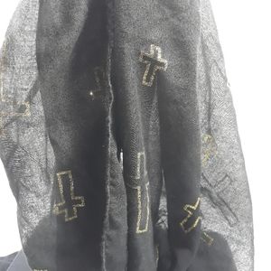 GOLD CROSS Yaumi black scarf